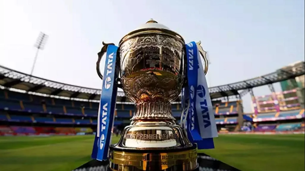 IPL 2025 में बदला एक और नियम, शाम के मैचों में दूसरी पारी में 10 ओवर के बाद गेंद बदलने की होगी अनुमति