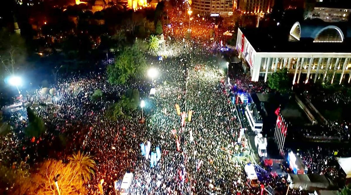 दुनिया की खबरें: तुर्की में उबाल, कई शहरों में प्रदर्शन और पेशावर के ऐतिहासिक ‘नाज सिनेमा’ ध्वस्त