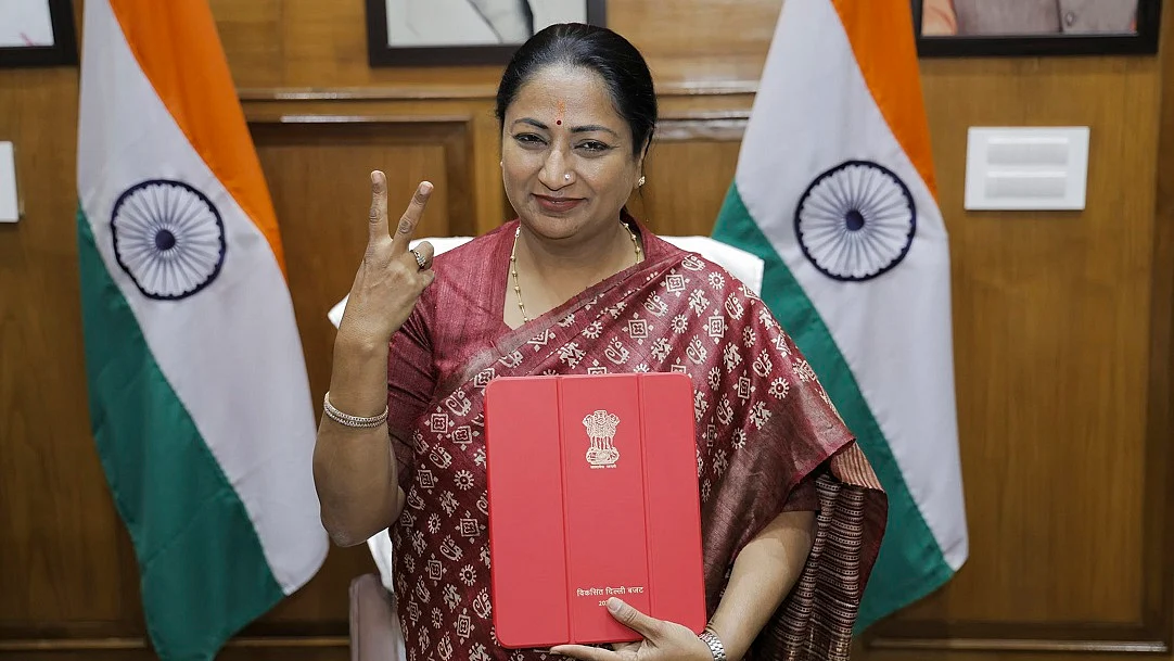 दिल्ली की सीएम रेखा गुप्ता ने एक लाख करोड़ रुपये का बजट पेश किया, स्वास्थ्य, पानी, यमुना और संपर्क पर विशष फोकस