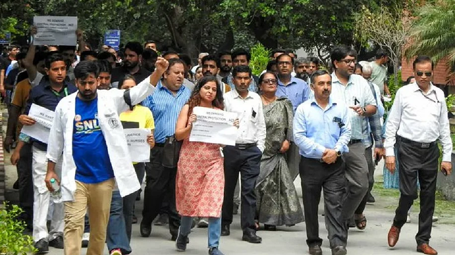 बिहार में तीन दिन की हड़ताल पर गए सरकारी डॉक्टर, ओपीडी सेवाएं ठप, मरीज बेहाल, दर-दर भटकने को मजबूर