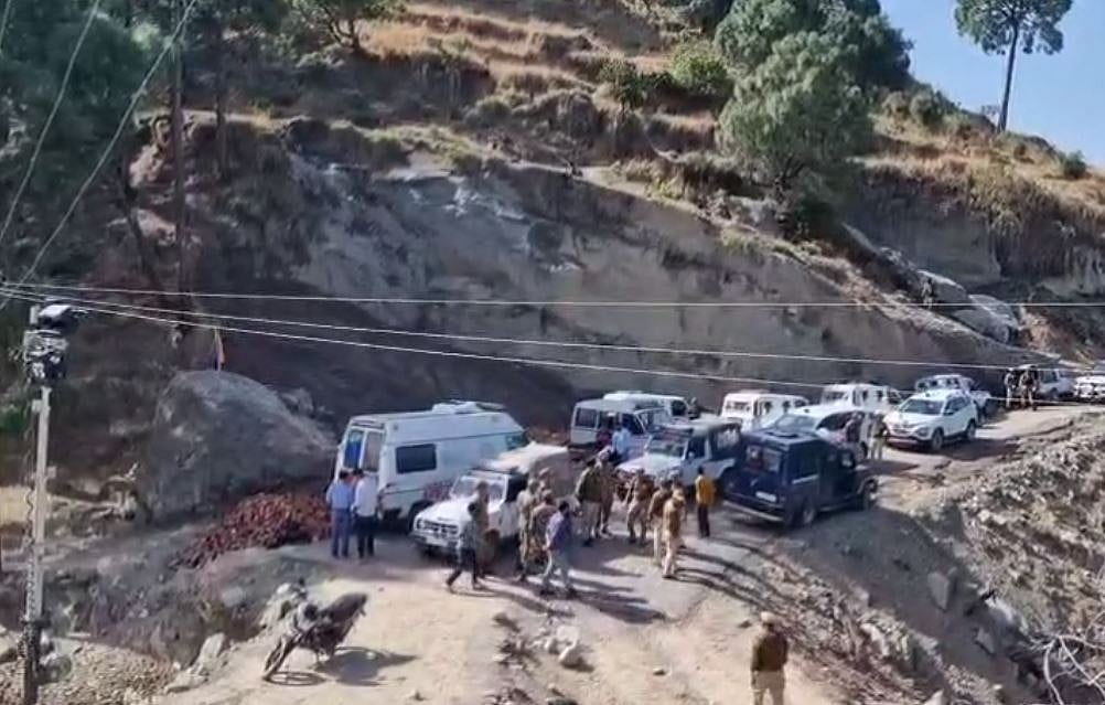 जम्मू-कश्मीरः कठुआ में आतंकवाद रोधी अभियान जारी, चौथे पुलिसकर्मी का शव मिला, 5 आतंकी ढेर