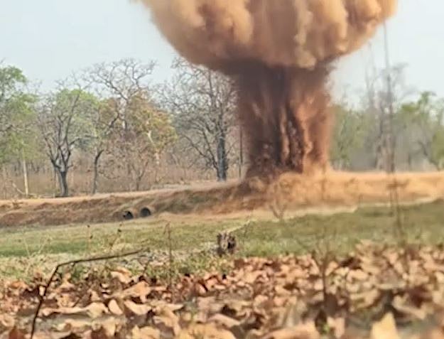 नक्सलियों की बड़ी साजिश फिर हुई नाकाम, बीजापुर में 45 किलो IED बरामद, जवानों ने किया डिफ्यूज