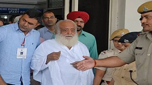आसाराम की जमानत अवधि बढ़ाए जाने पर रेप पीड़िता के पिता ने परिवार की सुरक्षा को लेकर जताई चिंता