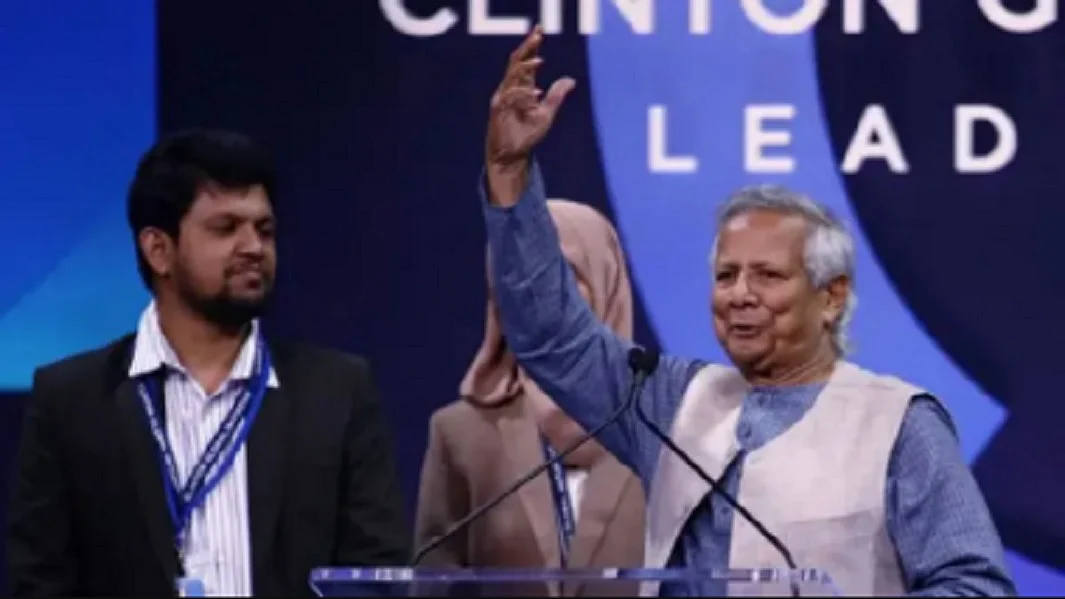 हसीना की अवामी लीग के एक लाख से अधिक सदस्य भारत भागे, बांग्लादेश के सूचना सलाहकार का दावा