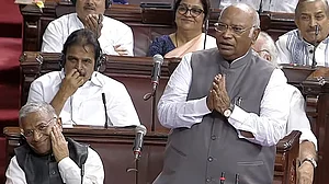 वह 21 बिंदु जिन्हें सामने रखकर मल्लिकार्जुन खड़गे ने वक्फ बिल पर बीजेपी को दिखाया आईना, देखें वीडियो