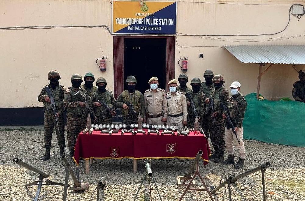 मणिपुर में सुरक्षाबलों को मिली बड़ी सफलता, तलाशी अभियान में भारी मात्रा में हथियार और गोला-बारूद बरामद