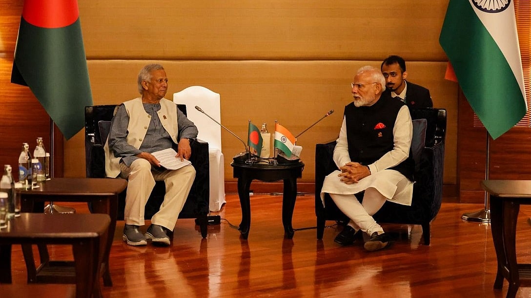 पीएम मोदी ने मोहम्मद यूनुस से की मुलाकात, तनावपूर्ण संबंधों के बीच बिम्सटेक शिखर सम्मेलन में हुई बैठक