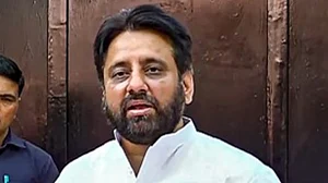 कांग्रेस के बाद अब AAP ने वक्फ बिल के खिलाफ खोला मोर्चा, सुप्रीम कोर्ट पहुंचे AAP विधायक अमानतुल्लाह खान