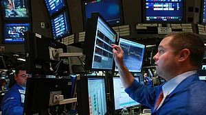 ट्रंप के टैरिफ वॉर से पूरी दुनिया के बाजारों में कोहराम, जापानी शेयर मार्केट 8 तो कोरियन 5% गिरा