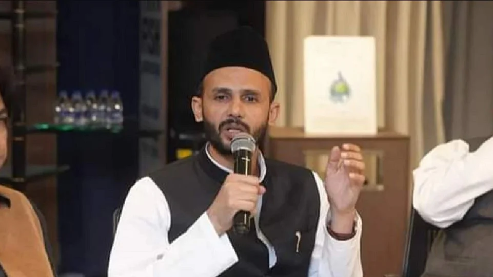 संभल हिंसा मामले में सांसद जियाउर्रहमान बर्क की बढ़ी मुश्किलें, SIT के नोटिस पर पूछताछ के लिए कोतवाली पहुंचे