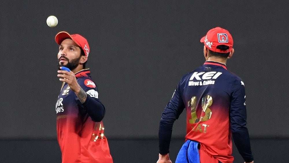 IPL2025: RCB के कप्तान पाटीदार पर लगा 12 लाख रुपये का जुर्माना, धीमी ओवर गति के लिए सजा