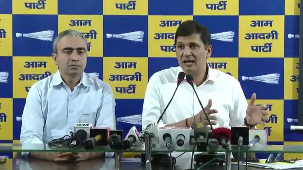'आप' का बीजेपी पर 'शिक्षा माफिया' से गठजोड़ का आरोप