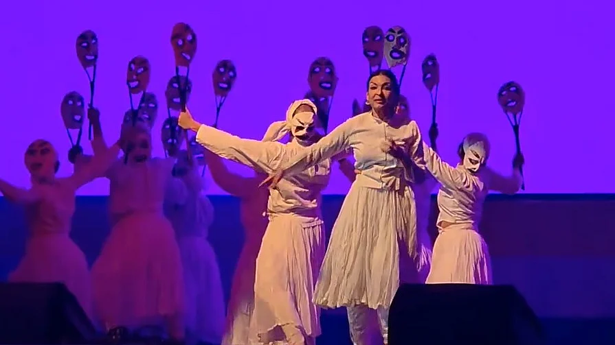 मल्लिका साराभाई ने अहमदाबाद में जारी कांग्रेस अधिवेशन में अद्भुत प्रस्तुत दी