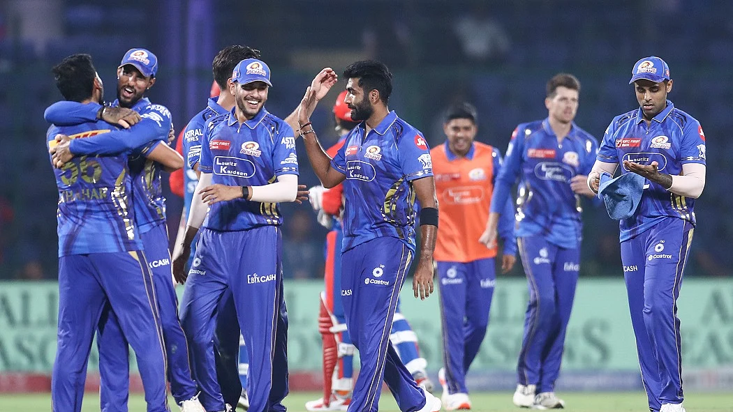 IPL 2025: कैसे गेंद बदलने के नियम ने मुंबई को रोमांचक जीत दिलाने में मदद की, दिल्ली के विकेट उखड़ गए