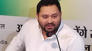 तेजस्वी यादव का नीतीश कुमार पर हमला, कहा- बिहार में कानून-व्यवस्था पूरी तरह ध्वस्त, हर तरफ क्राइम