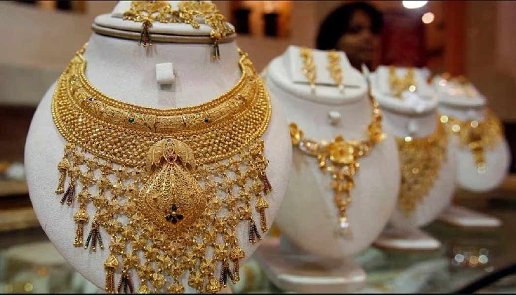 दिवाली से पहले सोना 1.30 लाख रुपये की रिकॉर्ड ऊंचाई पर, चांदी भी 1.85 लाख रुपये के ऑलटाइम हाई पर पहुंची