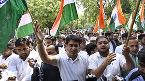 युवा कांग्रेस ने पहलगाम हमले के पीड़ितों के सम्मान में निकाला तिरंगा मार्च, चिब बोले- ये सीधा और सख़्त जवाब देने का वक्त
