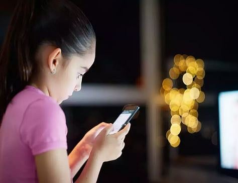 फोटो की फ्रेम से नहीं सज रही घरों की दीवारें, रील वाली दुनिया में 'फील' नहीं