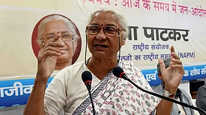 सामाजिक कार्यकर्ता मेधा पाटकर को दिल्ली पुलिस ने किया गिरफ्तार, कोर्ट ने जारी किया था गैर-जमानती वारंट