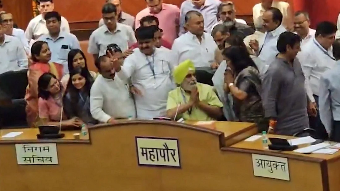दिल्ली में अब बीजेपी की 'ट्रिपल इंजन' सरकार, राजा इकबाल सिंह बने नए मेयर, आप बोली- अब नहीं चलेगी बहानेबाजी