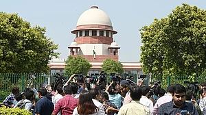 न्यायपालिका को काबू करने का पुराना मंसूबा