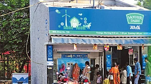 लोगों को महंगाई का झटका, मदर डेयरी ने दूध के दाम 2 रुपये प्रति लीटर तक बढ़ाए