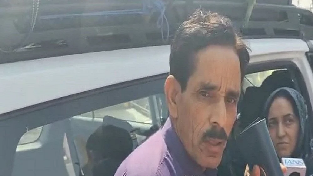 पहलगाम अटैकः पाकिस्तानी उच्चायोग के कर्मी अटारी-वाघा सीमा से स्‍वदेश रवाना, भारत ने दिया था अल्टीमेटम