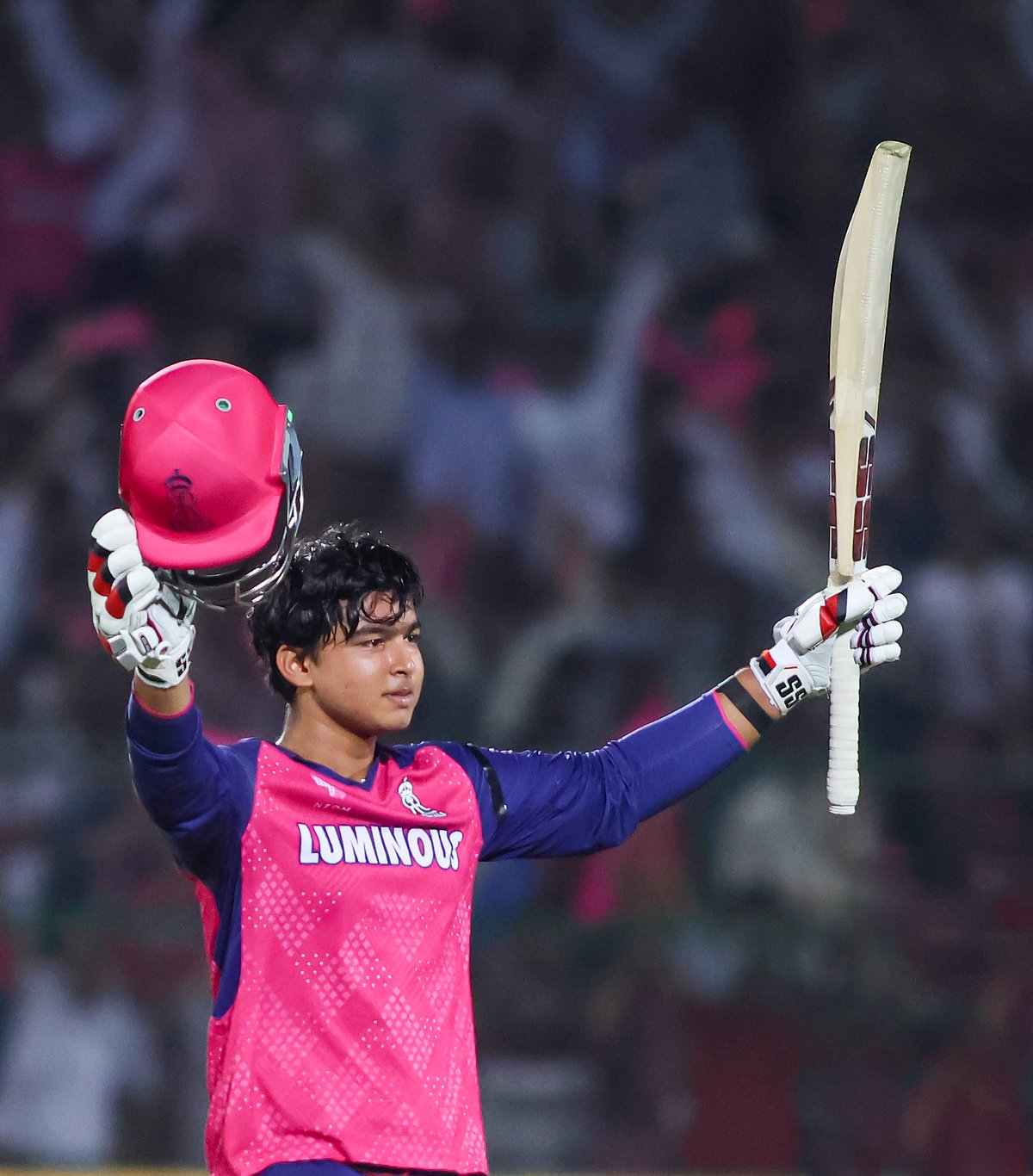 वैभव सूर्यवंशी के पिता हुए भावुक, बोले- रॉयल्स और द्रविड़ का आभार व्यक्त करने के लिए शब्द नहीं हैं