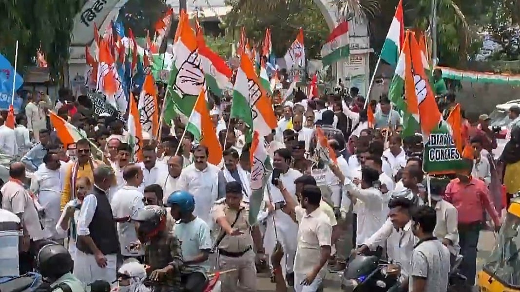 बिहार कांग्रेस ने निकाली संविधान बचाओ पैदल यात्रा, राजेश राम बोले- किसी के मनमाफिक नहीं चलेगा देश