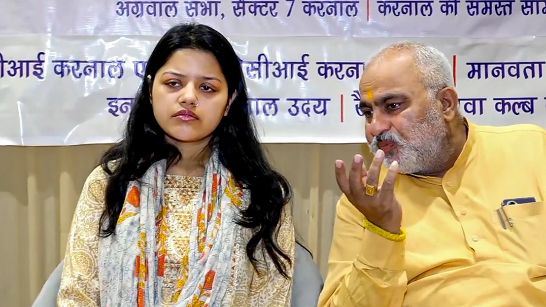 पहलगाम में मारे गए नौसना अधिकारी की पत्नी की अपील- कश्मीरियों, मुसलमानों को निशाना नहीं बनाया जाना चाहिए