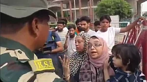 अटारी बॉर्डर पर पाकिस्तान जाने से दो बहनों को रोका गया, भारतीय पासपोर्ट बना रुकावट