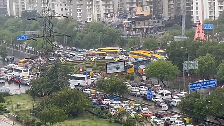 नोएडा और ग्रेटर नोएडा में ट्रैफिक जाम