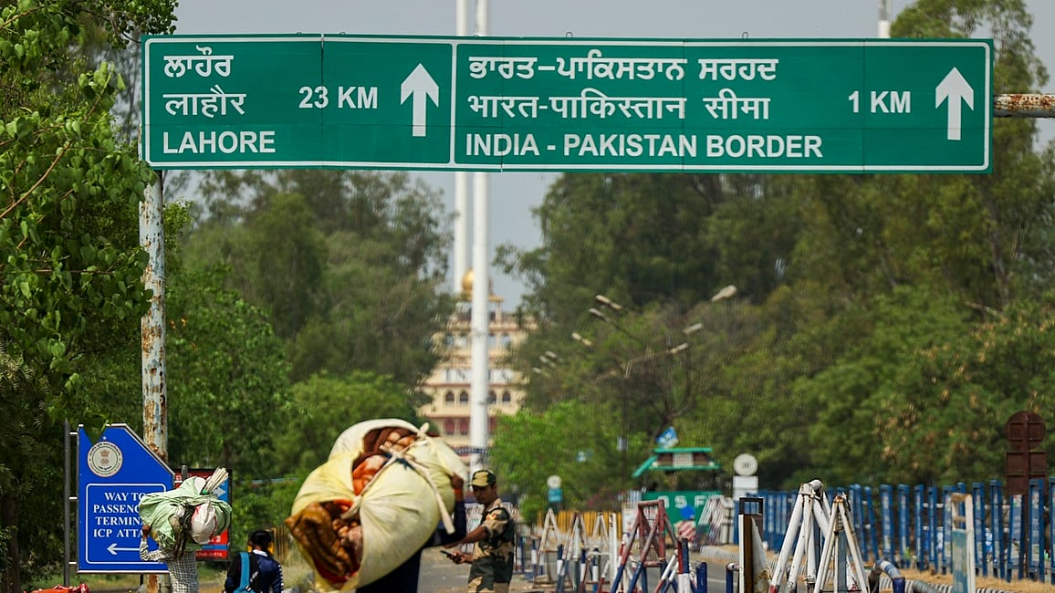 अटारी-वाघा सीमा पर फंसे 21 पाकिस्तानियों को अपने देश लौटने की मिली अनुमति, कई लोग अभी फंसे