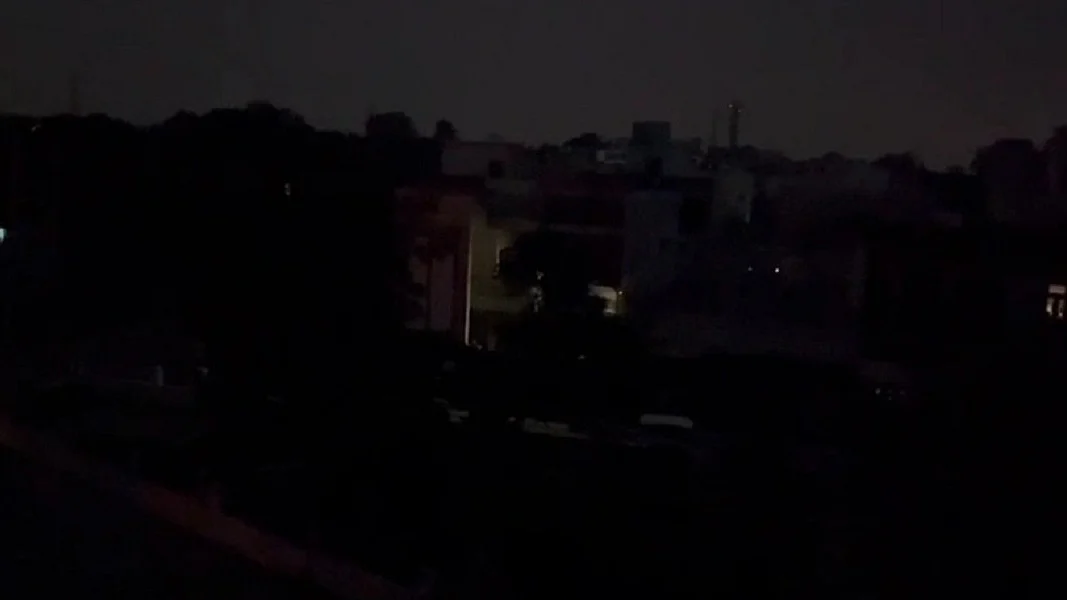 पाकिस्तान का जम्मू, पंजाब, राजस्थान के कई शहरों पर ड्रोन हमला, किया गया नाकाम, ब्लैकआउट लागू