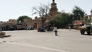 भारत-पाकिस्तान तनाव: जैसलमेर के पोकरण में सुनी गई धमाकों की आवाज, गांव को खाली कराया गया
