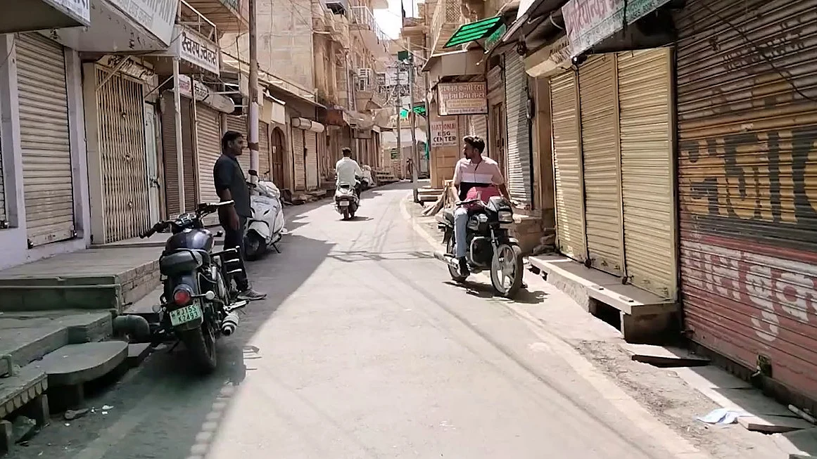 जैसलमेर और बाड़मेर में लॉकडाउन जैसे हालात