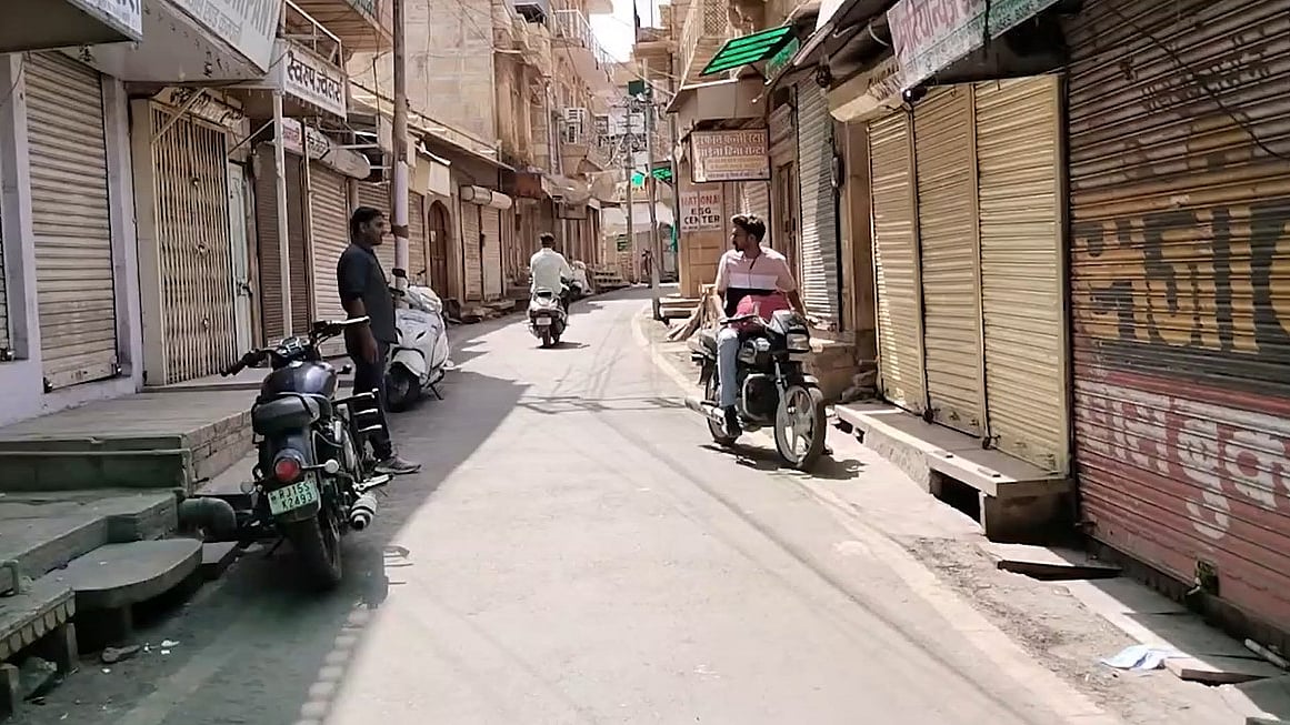 जैसलमेर और बाड़मेर में लॉकडाउन जैसे हालात