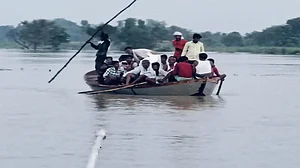 उत्तर प्रदेश के हरदोई में बड़ा हादसा, नाव पलटने से 3 बच्चों की मौत, 4 लोगों को बचाया गया