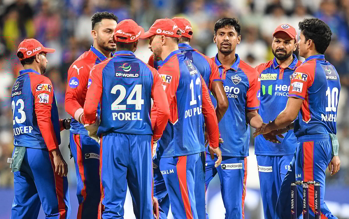 IPL 2025: धमाकेदार शुरुआत, लगातार चार जीत और फिर पटरी से उतर गई दिल्ली कैपिटल्स की गाड़ी, अब जुड़ा ये शर्मनाक रिकॉर्ड