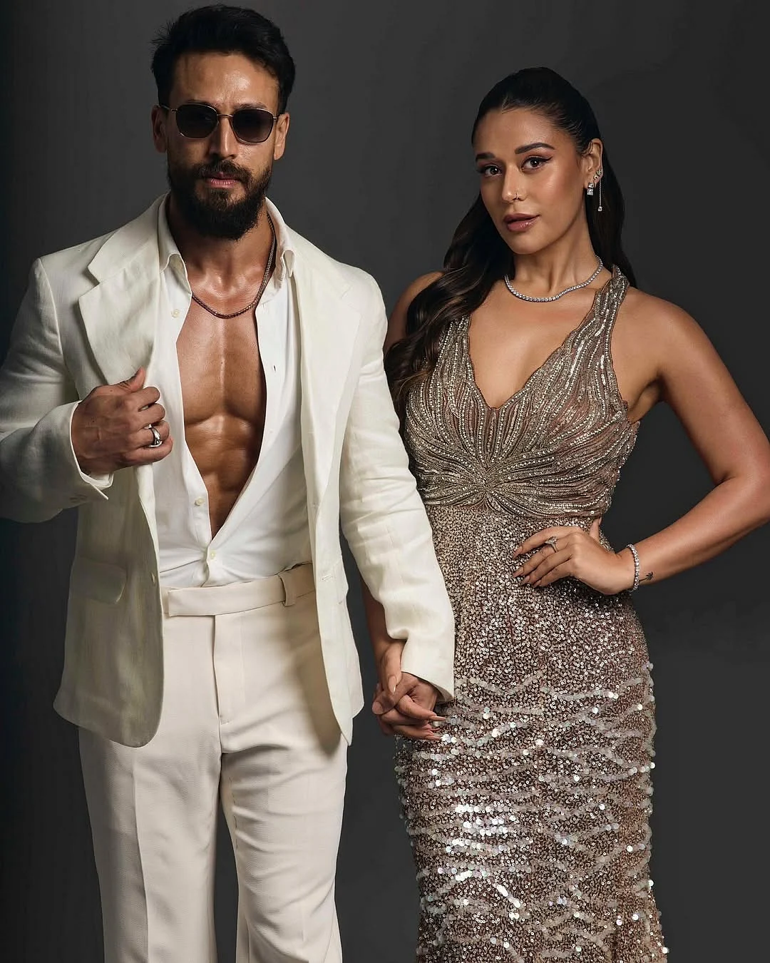 सिनेजीवन: 'हाउसफुल 5' का धमाकेदार ट्रेलर रिलीज और टाइगर और कृष्णा के बीच खूबसूरती और टैलेंट का मजेदार मुकाबला