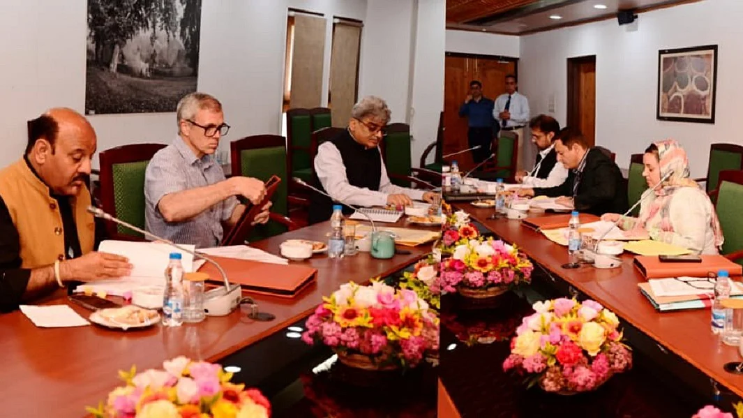 जम्मू कश्मीरः उमर अब्दुल्ला ने पहलगाम में कैबिनेट की विशेष बैठक की, बोले- हम आतंकवाद से नहीं डरेंगे