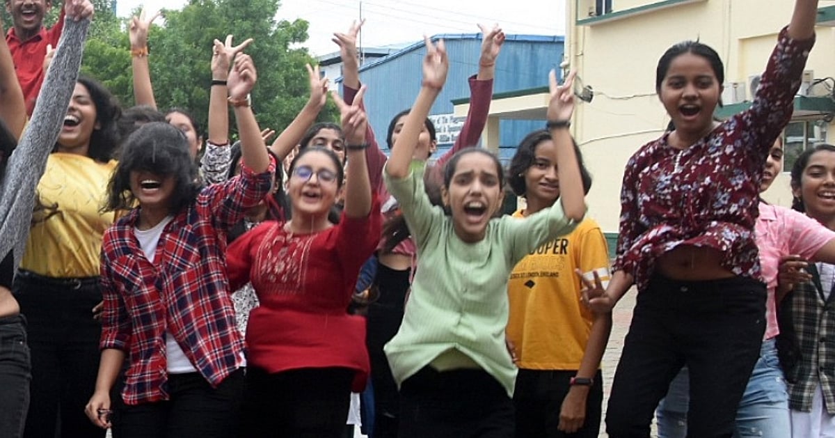 बिहार बोर्ड 10वीं का रिजल्ट घोषित, छात्राओं का जलवा, टॉप-3 में 5 में से 4 लड़कियां शामिल