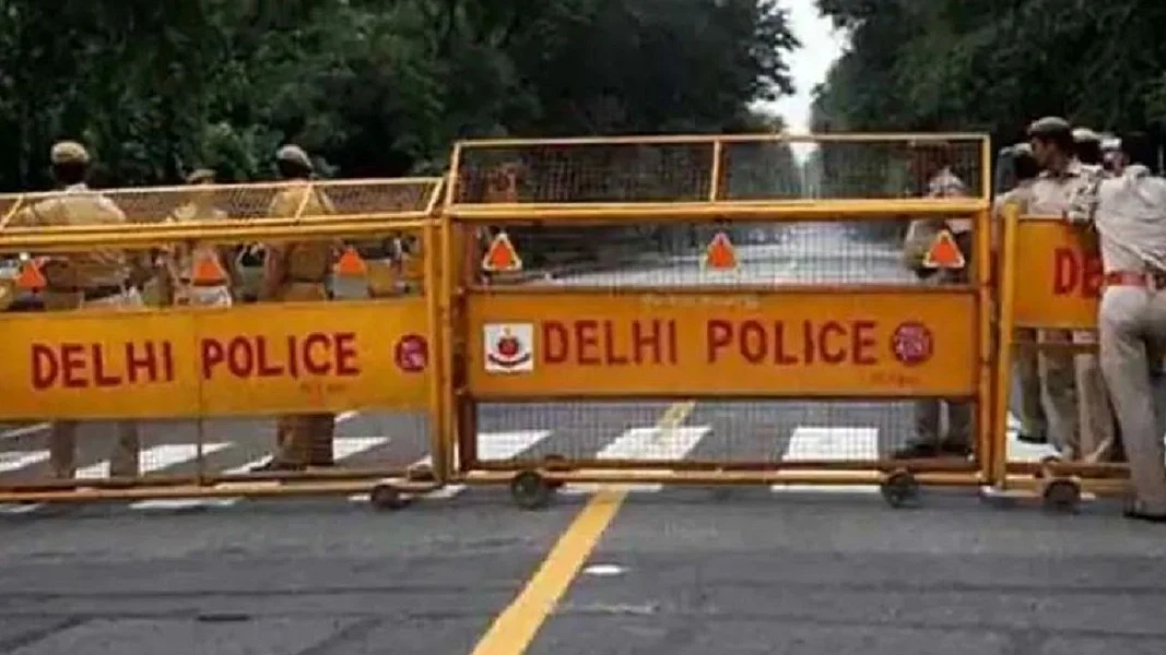 दिल्ली पुलिस में बड़े पैमाने पर फेरबदल, 24 IPS और 14 दानिप्स अधिकारियों का तबादला, कई डीसीपी बदले गए