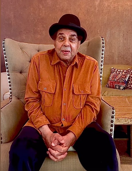 सिनेजीवन: बॉबी और तान्या की सालगिरह पर धर्मेंद्र ने लुटाया प्यार और टाइगर ने सुभाष घई को बताया 'अल्टीमेट शोमैन'