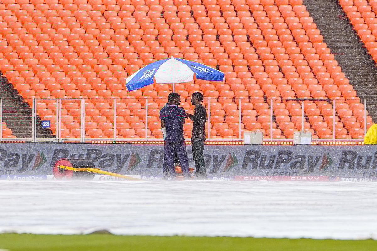 IPL 2025 Final: आरसीबी-पीबीकेएस फाइनल से पहले बारिश बनेगी विलेन! रूक-रूक कर हो रही बारिश