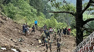सिक्किमः भूस्खलन के बाद से परिवार समेत लेफ्टिनेंट कर्नल और तीन अन्य सैन्यकर्मी लापता, तलाश जारी