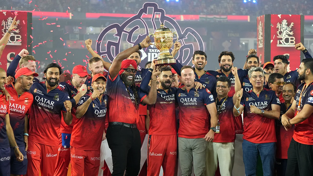 ओपन बस परेड, चिन्नास्वामी में सेलिब्रेशन आरसीबी की जीत का जश्न 