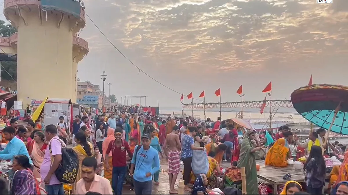 गंगा दशहरा पर काशी, प्रयागराज में हजारों की संख्या में आए श्रद्धालु