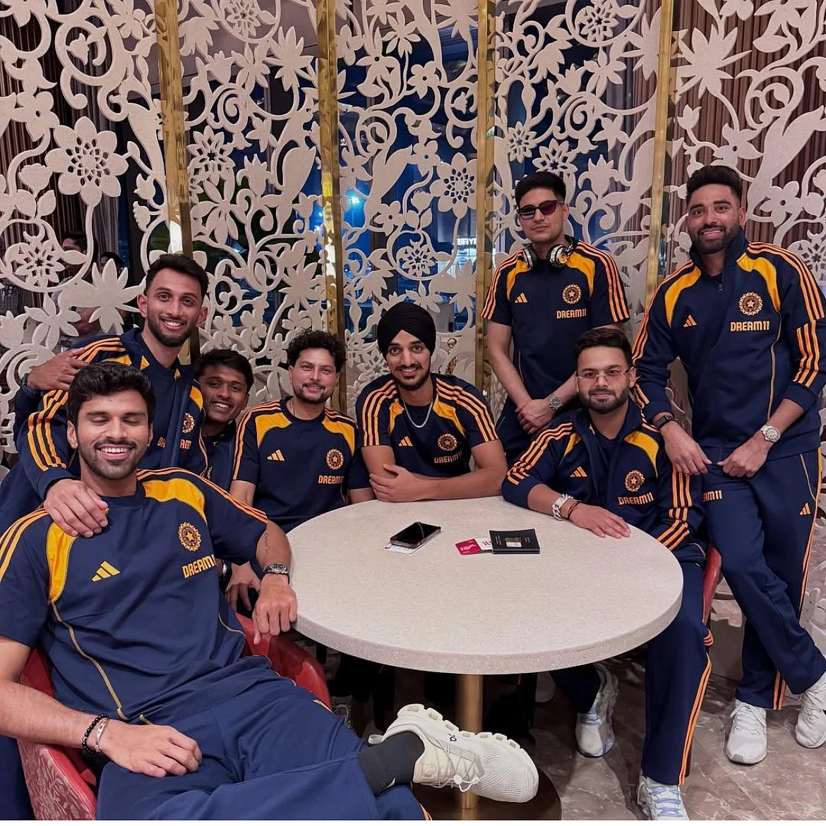 भारतीय क्रिकेट टीम टेस्ट सीरीज के लिए यूके पहुंची 