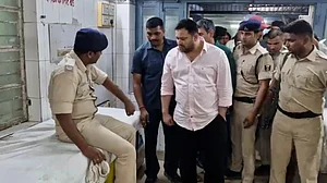 बिहार: बाल-बाल बचे तेजस्वी यादव, काफिले में जा घुसा बेकाबू ट्रक, 3 सुरक्षाकर्मी जख्मी